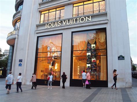 louis vuitton in paris store